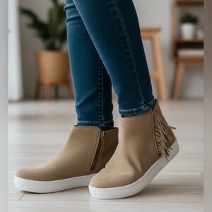 Rebecca Minkoff Stella Suede Fringe Sneakers Women’s Size 9.5